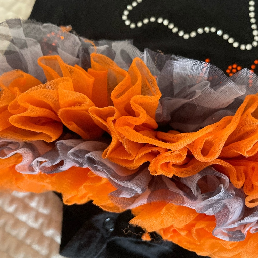 HALLOWEEN BABY GIRL 18 MONTHS RUFFLED BLING ONSIE - Picture 3 of 6
